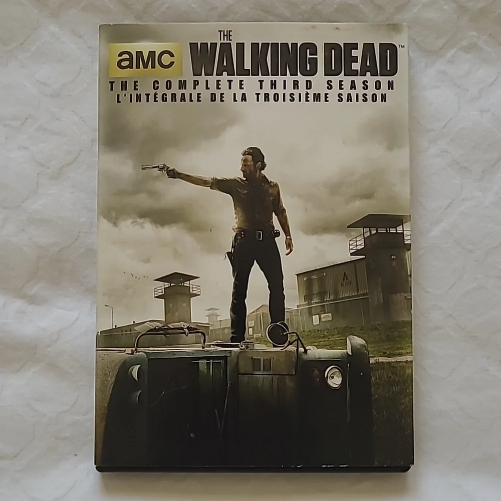 WALKING DEAD DVDs Seasons 1, 2 & 3 - Picture 10 of 14